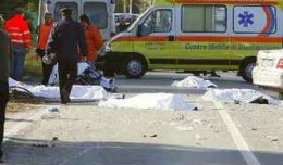 AUTO TRAVOLGE CICLISTI IN CALABRIA: SETTE MORTI